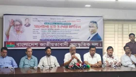 ভারতে বসে শেখ হাসিনা আবার ষড়যন্ত্র শুরু করছে: ফারুক   