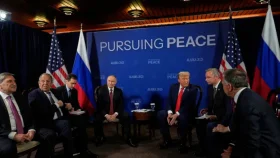 বৈঠকে উভয়পক্ষে অংশ নিয়েছেন তিনজন করে, উদ্বিগ্ন ইউক্রেনীয়রা