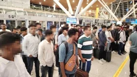 ফের ৯৮ বাংলাদেশিকে ফেরত পাঠালো মালয়েশিয়া