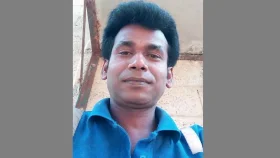 প্রবাসী ছেলের সন্ধানে মানুষের দ্বারে দ্বারে ঘুরছেন অসহায় এক বাবা