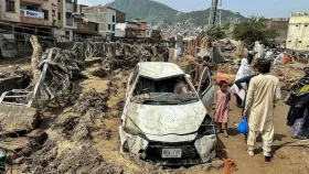 পাকিস্তানে নিহত বেড়ে ৩৪৮, গ্রামে নেই দাফন করার লোক