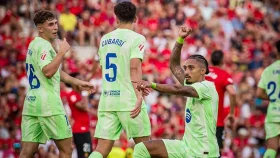 ৩ গোল দিয়ে মৌসুম শুরু বার্সেলোনার