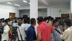 মনোনয়নপত্র সংগ্রহের শেষ দিনে প্রার্থীদের ভিড়