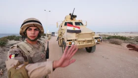 গাজা সীমান্তে বিপুল সেনা মোতায়েন মিসরের