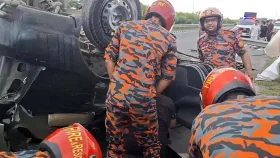 এক্সপ্রেসওয়েতে প্রাইভেটকার উল্টে নিহত ৩