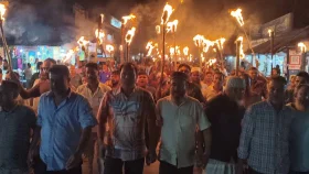 বাগেরহাটে আসন কমানোর প্রস্তাবের প্রতিবাদে মশাল মিছিল