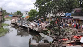 সেনবাগে খালের ওপর গড়ে তোলা শতাধিক অবৈধ স্থাপনা উচ্ছেদ
