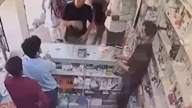 রাজধানীতে প্রকাশ্যে অস্ত্র ঠেকিয়ে চাঁদাবাজি