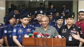 লুট হওয়া অস্ত্র উদ্ধার হবে নির্বাচনের আগেই: স্বরাষ্ট্র উপদেষ্টা