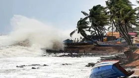 চার সমুদ্রবন্দরে সতর্ক সংকেত বহাল