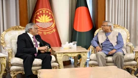 প্রধান উপদেষ্টার সঙ্গে পাকিস্তানের উপ-প্রধানমন্ত্রী ইসহাক দারের সাক্ষাৎ