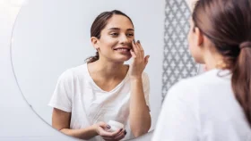 অফিসে বসেই ঝটপট করুন বেসিক স্কিন কেয়ার