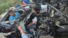 রামুতে যাত্রীবাহী বাস-মাইক্রোবাস সংঘর্ষে নিহত ২