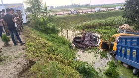 সেনাবাহিনীর গাড়িতে ট্রাকের ধাক্কা, আহত ৮