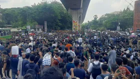 শাহবাগে প্রকৌশল শিক্ষার্থীরা, যান চলাচল বন্ধ