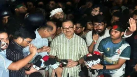 শিক্ষার্থীদের কাছে ডিএমপি কমিশনারের দুঃখপ্রকাশ