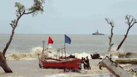 দেশের ৪ সমুদ্র বন্দরে ৩ নম্বর সতর্ক সংকেত