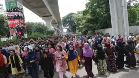 দেড় ঘণ্টা পর  সড়ক ছাড়লেন শেকৃবি শিক্ষার্থীরা 