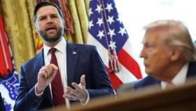 অসুস্থ ট্রাম্প, প্রেসিডেন্টের ‘দায়িত্ব নিতে প্রস্তুত’ জেডি ভ্যান্স!