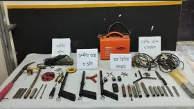 সীতাকুণ্ডে অস্ত্রের কারখানার সন্ধান, আটক ৪