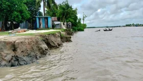মহিপুরে নদী ভাঙন, বিলীন হওয়ার শঙ্কায় আশ্রয়ণ প্রকল্প