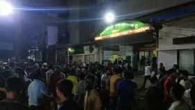 ঢাকা মেডিক্যালে গণ অধিকার পরিষদ নেতাকর্মীদের বিক্ষোভ