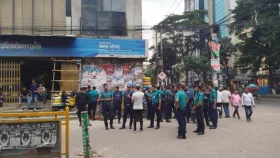 জাতীয় পার্টির কার্যালয় ঘিরে সতর্ক অবস্থানে পুলিশ&nbsp;