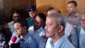 গুজব-গুঞ্জনে বিচলিত হওয়ার কিছু নেই: আইন উপদেষ্টা