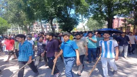 হল ছাড়ার নির্দেশ প্রত্যাখ্যান, ছয় দফা দাবিতে উত্তাল বাকৃবি