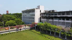 বাকৃবি শিক্ষার্থীদের সকাল ৯টার মধ্যে হল ছাড়ার নির্দেশ