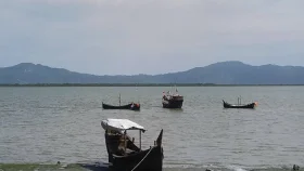 ১৫ জেলেকে ট্রলারসহ নিয়ে গেলো আরাকান আর্মি