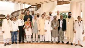 প্রধান উপদেষ্টার সঙ্গে সাত রাজনৈতিক দলের বৈঠক অনুষ্ঠিত