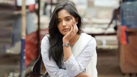 ভালোবাসা মানে শুধু হাত ধরা নয়, একটুখানি ভরসা