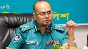 গাজীপুরে রাস্তা বন্ধ করে চলাচল, পুলিশ কমিশনার প্রত্যাহার