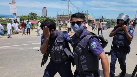 কক্সবাজারে উচ্ছেদ অভিযানে পুলিশের ওপর হামলা, আটক ৩