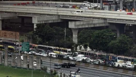 ৪ ঘণ্টা পর কুড়িলে যান চলাচল স্বাভাবিক