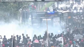 ইন্দোনেশিয়ায় তীব্র হচ্ছে সরকারবিরোধী বিক্ষোভ