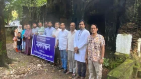 সোনারগাঁওয়ে প্রাচীন গ্রন্থাগার সংরক্ষণের দাবিতে মানববন্ধন