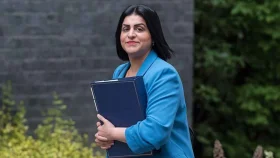 প্রথমবারের মতো যুক্তরাজ্যের স্বরাষ্ট্রমন্ত্রীর দায়িত্বে মুসলিম নারী