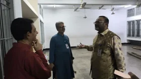 ডাকসু নির্বাচনের ভোটকেন্দ্র পরিদর্শন করলেন ভিসি