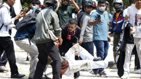 নেপালে ভয়াবহ সহিংসতা-কারফিউ, নিহত বেড়ে ১৮