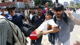 নেপালে জেন জি আন্দোলন, পুলিশ-বিক্ষোভকারী সংঘর্ষে নিহত ১৪