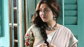 ৪৪ বছর বয়সেও নিজেকে ‘হট’ দাবি স্বস্তিকার