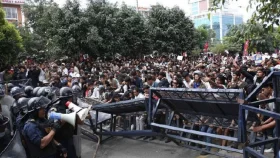 নেপালে সামাজিক  যোগাযোগ মাধ্যমের ওপর থেকে নিষেধাজ্ঞা প্রত্যাহার