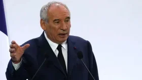 পার্লামেন্টে আস্থা ভোটে ফ্রান্সের প্রধানমন্ত্রী  পদচ্যুত