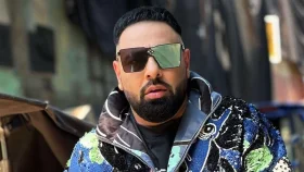 যুক্তরাষ্ট্রের মঞ্চে ট্রাম্পকে নিয়ে ব্যঙ্গাত্মক গান