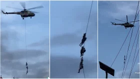 হেলিকপ্টারের রশিতে ঝুলে প্রাণে বাঁচলেন নেপালের মন্ত্রীরা