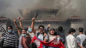 নতুন সংবিধান চায় নেপালের তরুণরা