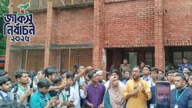 গেটে অবস্থান নিয়েছেন বিএনপি-ছাত্রদল নেতারা, অভিযোগ শিবিরের ভিপি প্রার্থীর