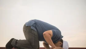 হাফহাতা জামা বা গেঞ্জি পরে নামাজ আদায় হবে?